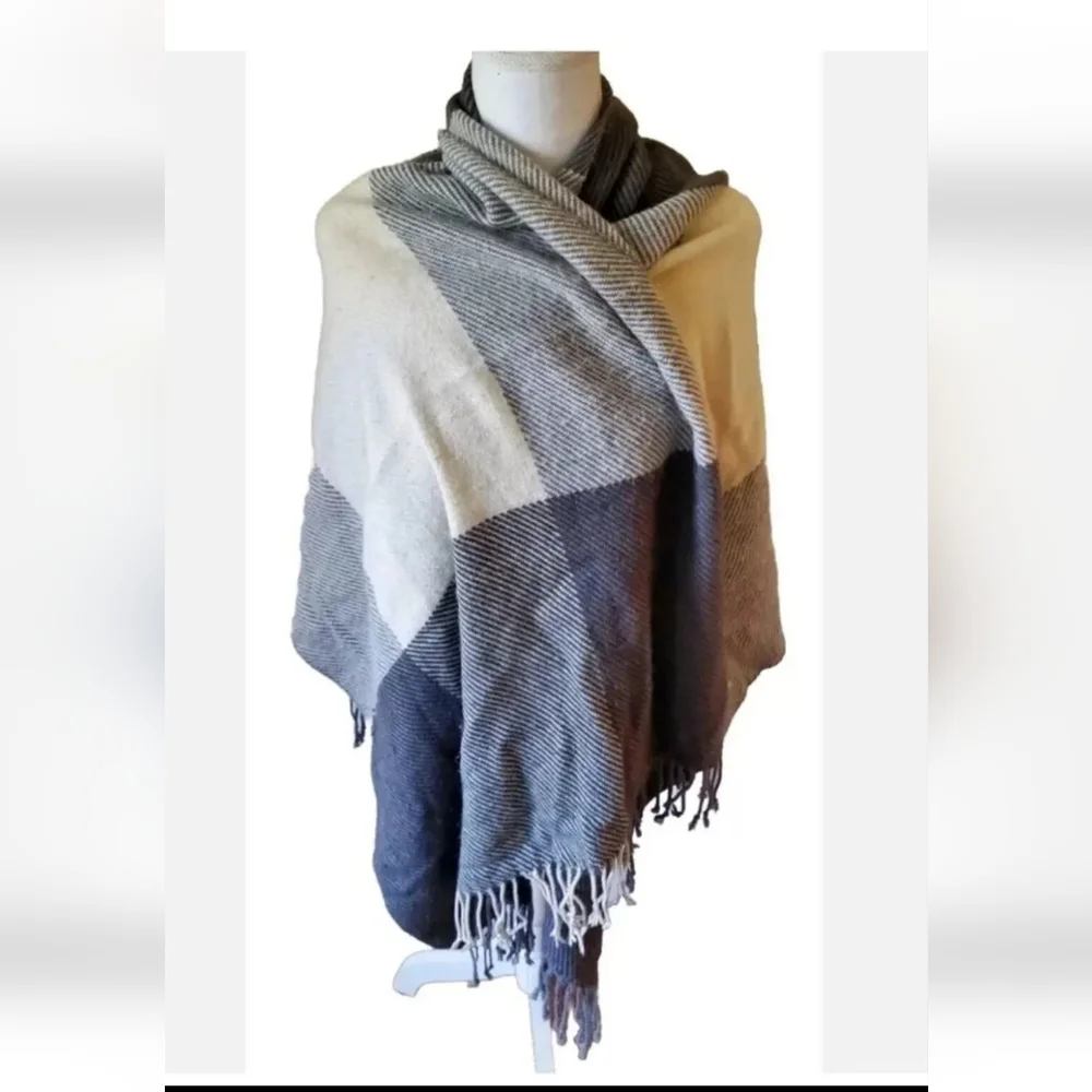 Ann Taylor Scarf Women's Grey/Cream Plaid Fringe Open Wrap One Size